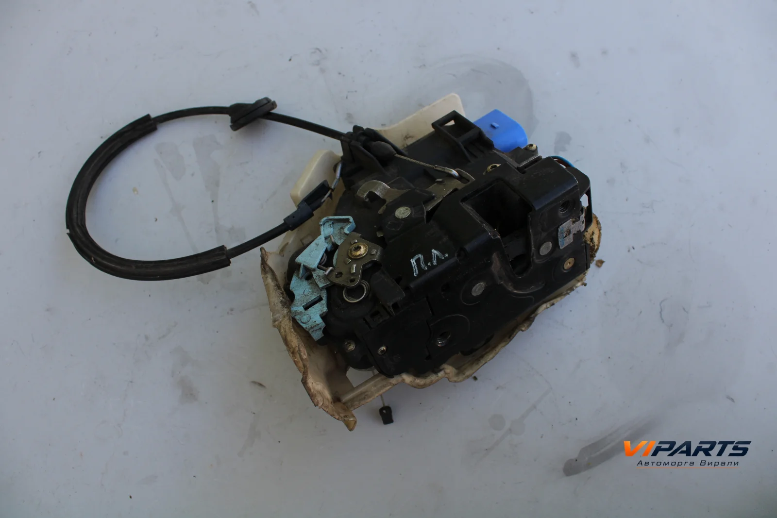 Брава врата Volkswagen Golf V OEM 3D1837015AB