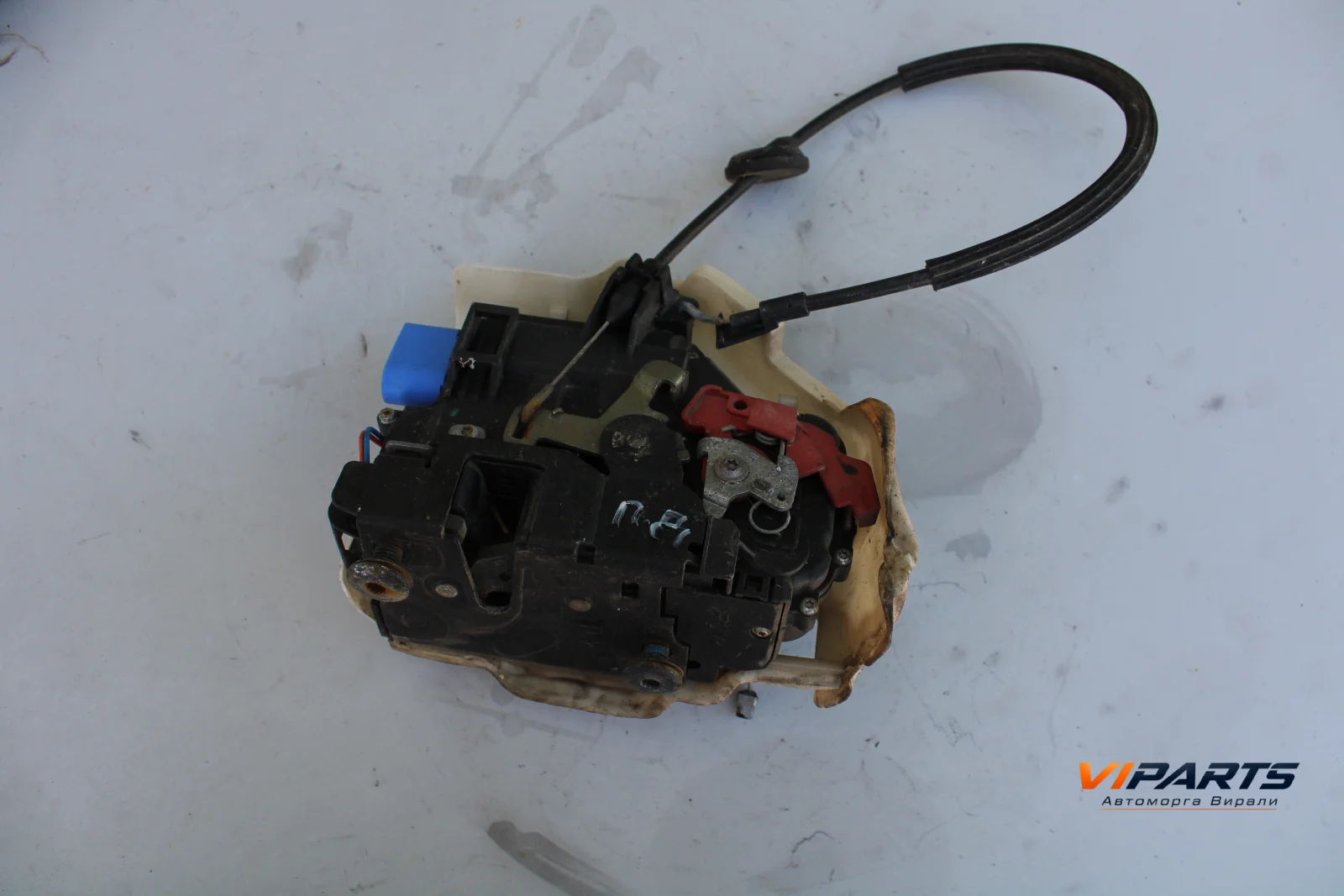 Брава врата Volkswagen Golf V OEM 3D1837016AB