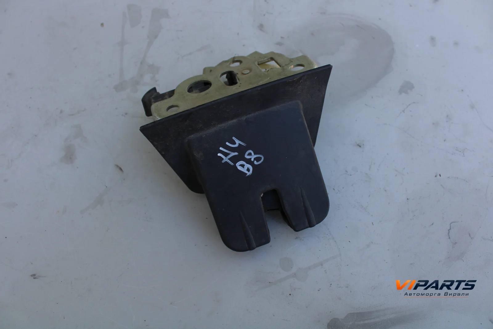 Брава заден капак Audi A4 B8 OEM 8K9827505A