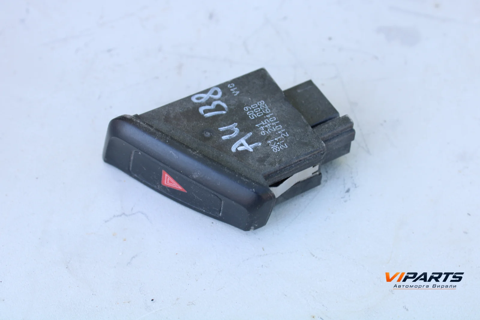 Бутон аварийни светлини Audi A4 B8 OEM 8K1941509