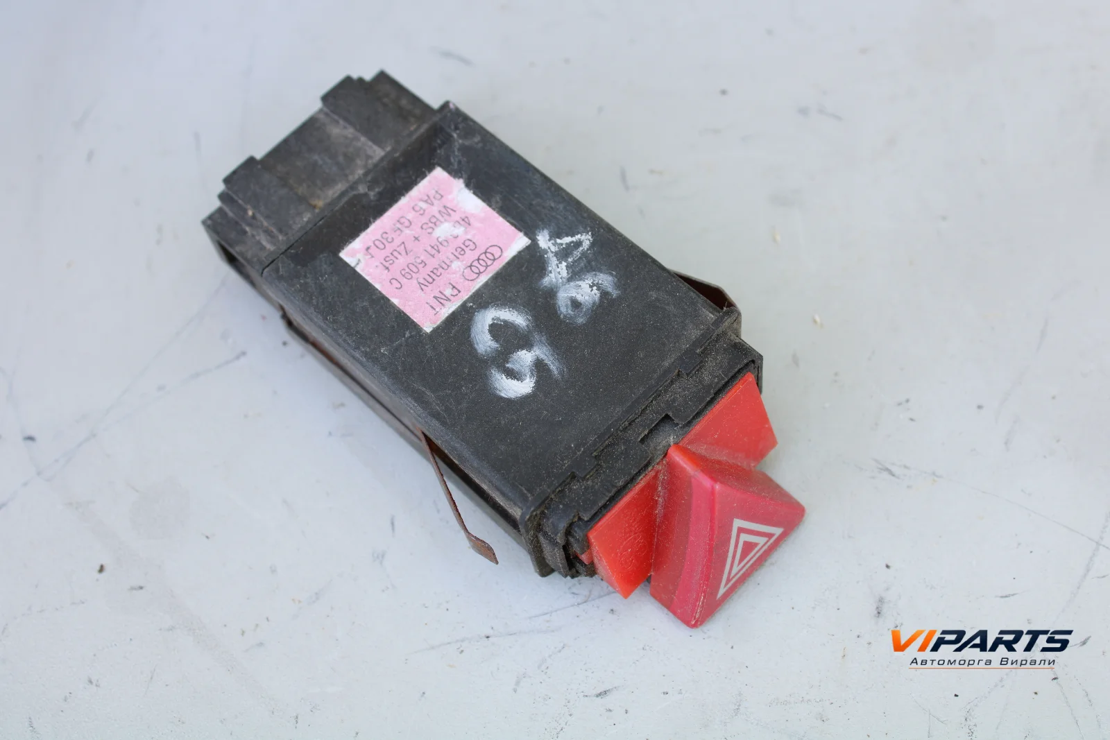 Бутон аварийни светлини Audi A6 C5 OEM 4B0941509C