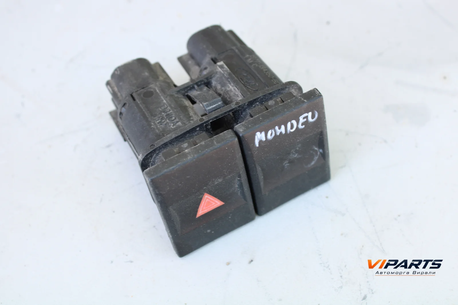 Бутон аварийни светлини Ford Mondeo III