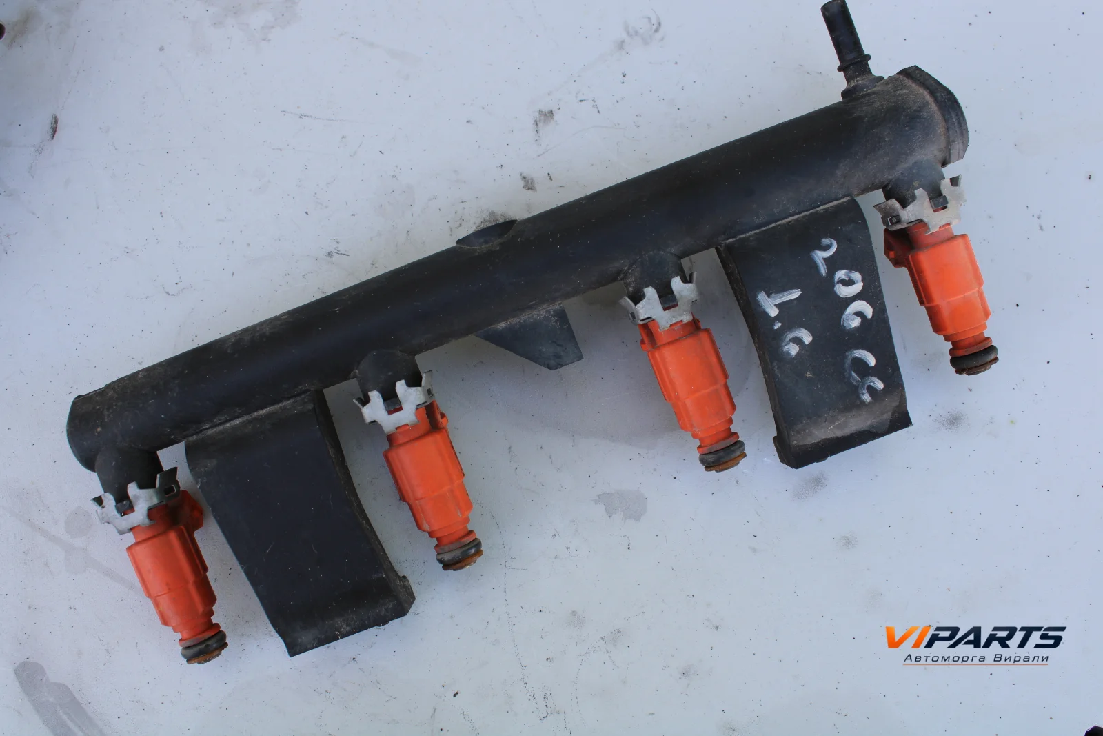 Горивна рейка с дюзи Peugeot 206 206 1.6 OEM 9636520780