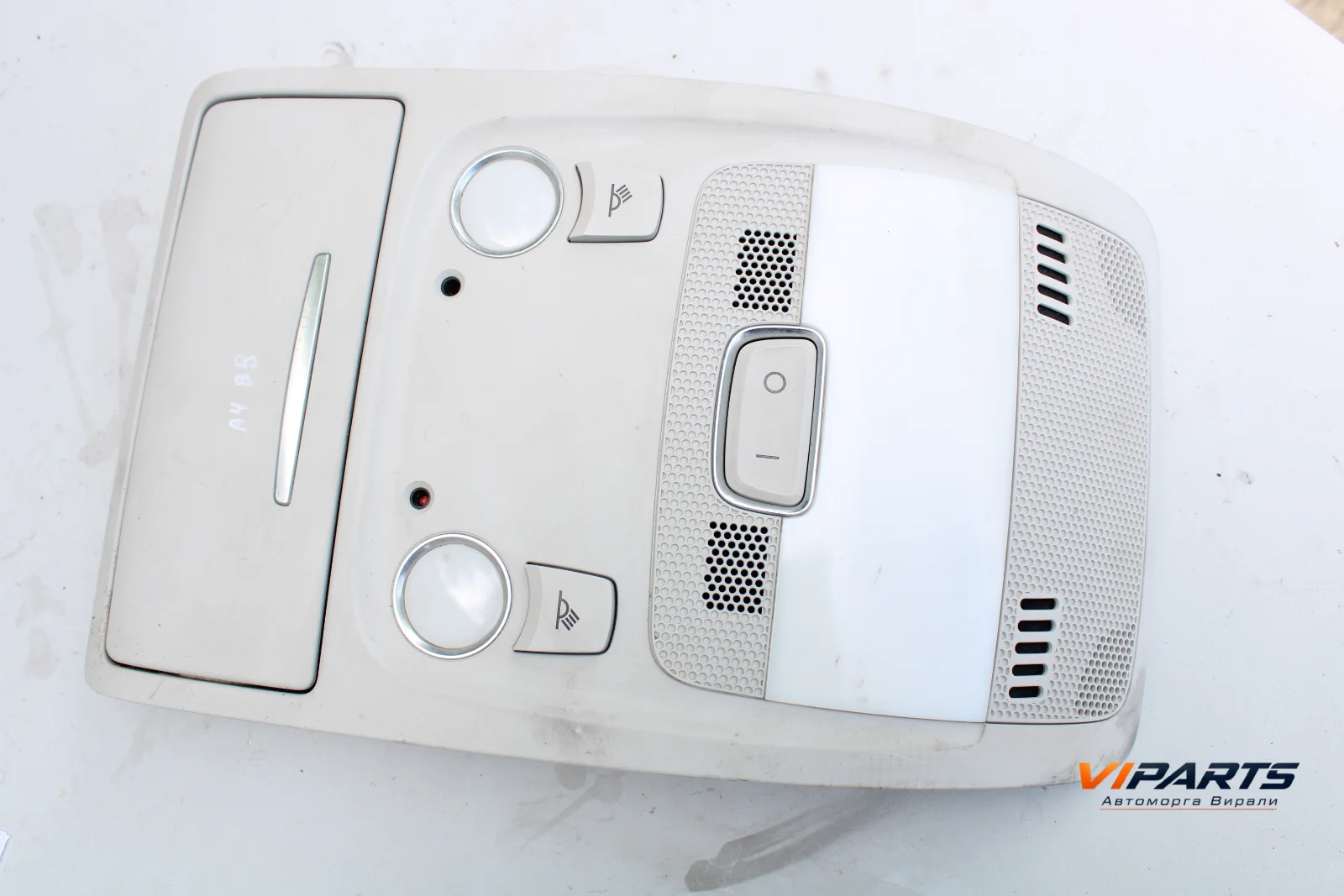Централен плафон Audi A4 B8 OEM 8T0947135B