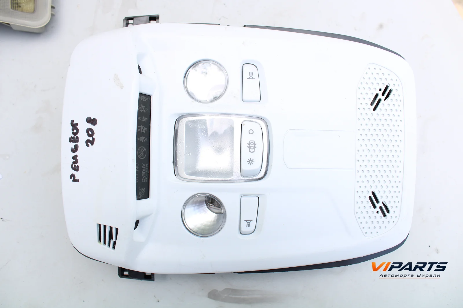 Централен плафон Peugeot 208 II OEM 9827658880