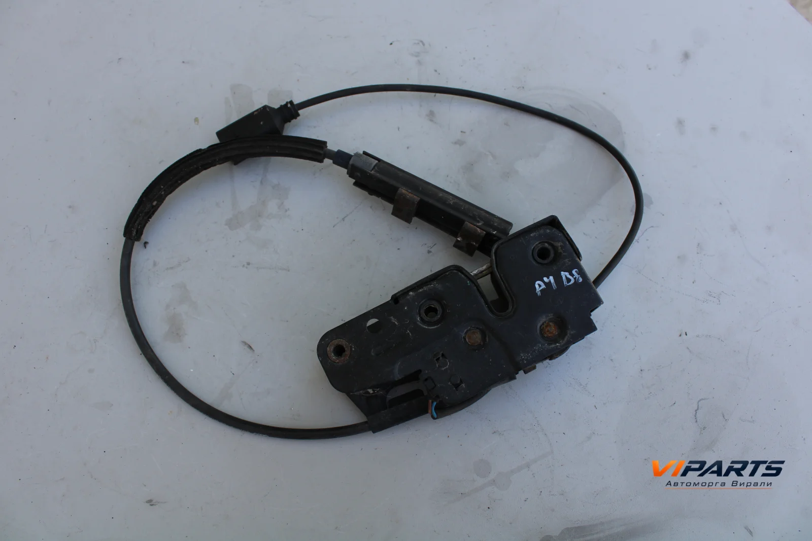 Заключващ механизъм преден капак Audi A4 B8 OEM 8k0823509A